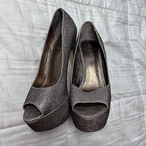 Vintage 2010 aldo silver sparkly platform peep toe, high heels